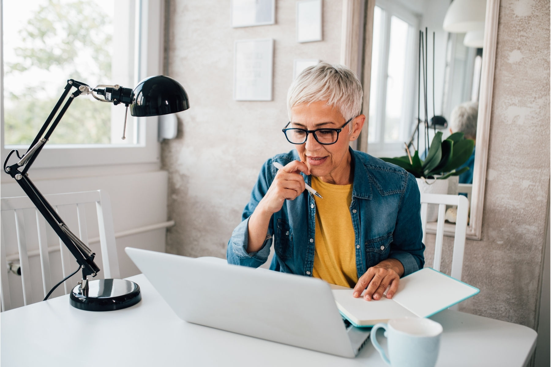 Canva-middle-aged-womon-on-laptop